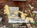 MINT-Vitrine-mit-CNC-Ergebnissen
