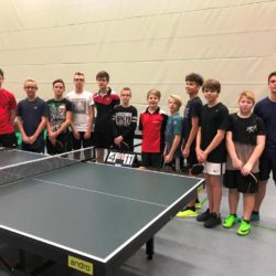 Im Tischtennis noch drei „Eisen im Feuer“