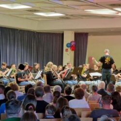 Mit Musik & Witz durch den Schulalltag