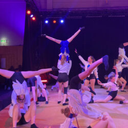 Der Zirkus „Traumland“ der Gesamtschule Marienheide reist durch Zeit und Raum!