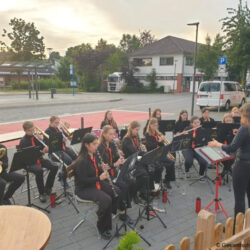 MAMBA-Biergartenkonzert mit abwechslungsreichem Programm im Alten Bahnhof Marienheide