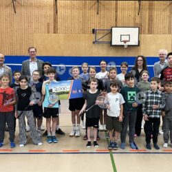 Marienheider Bürgerstiftung unterstützt Badmintonprojekt an der Gesamtschule